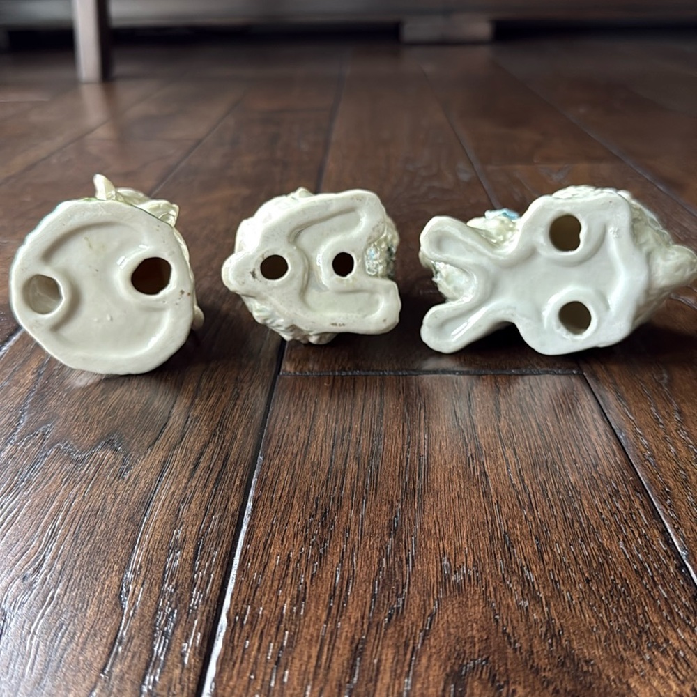 Vintage Set of 3 Pearlescent White Ceramic Bunny Figurines w/ Floral Wreaths - Picture 11 of 14